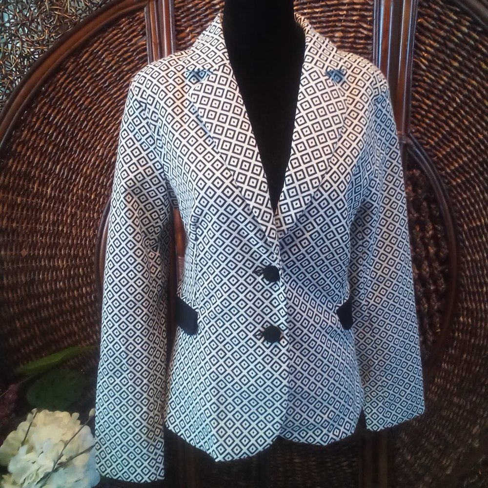 Rare but sharp black and off white blazer, size M